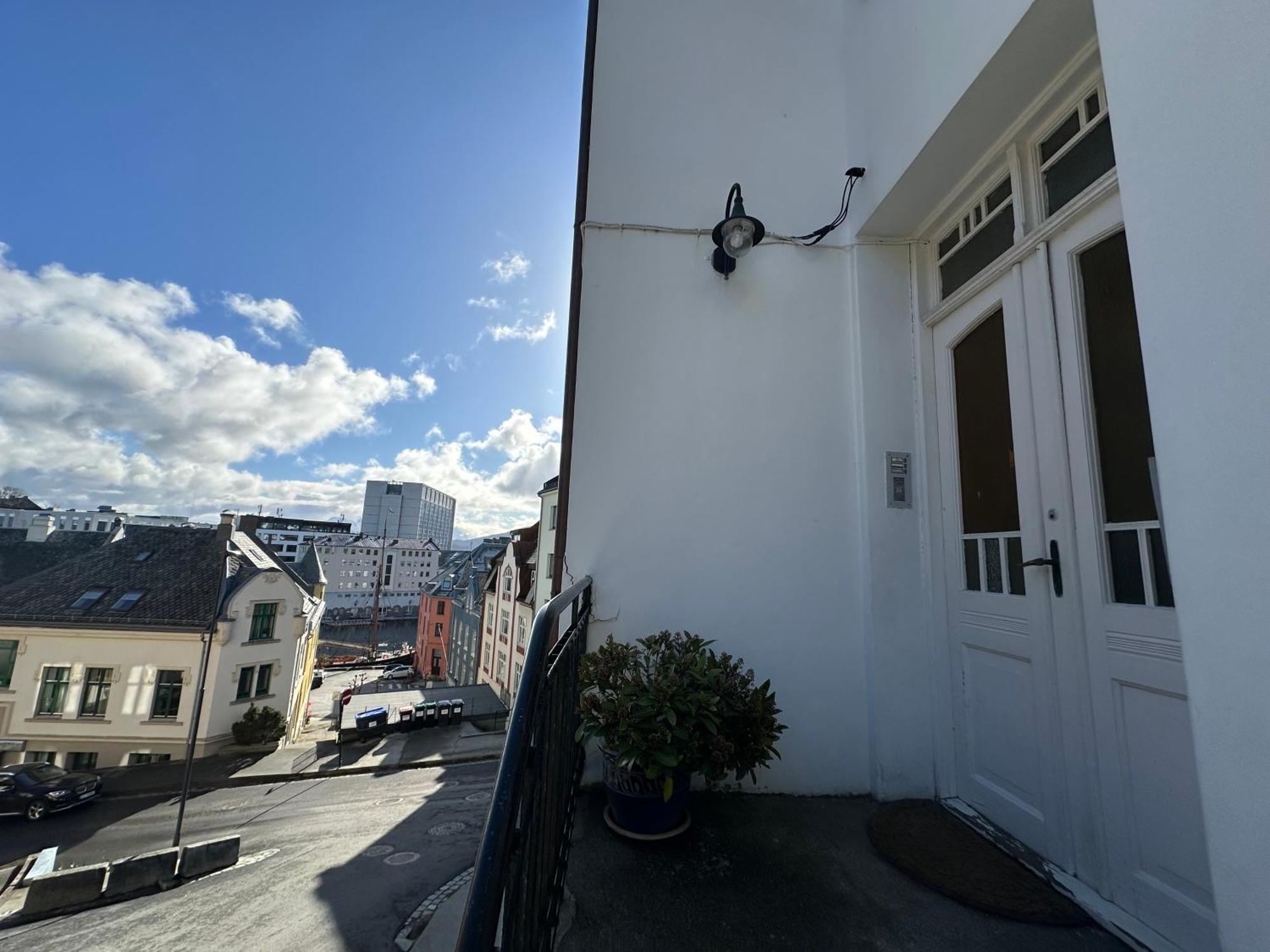 Stylish Big Jugend Art Nouveau Apartment With Balcony Heart Of Ålesund Buitenkant foto