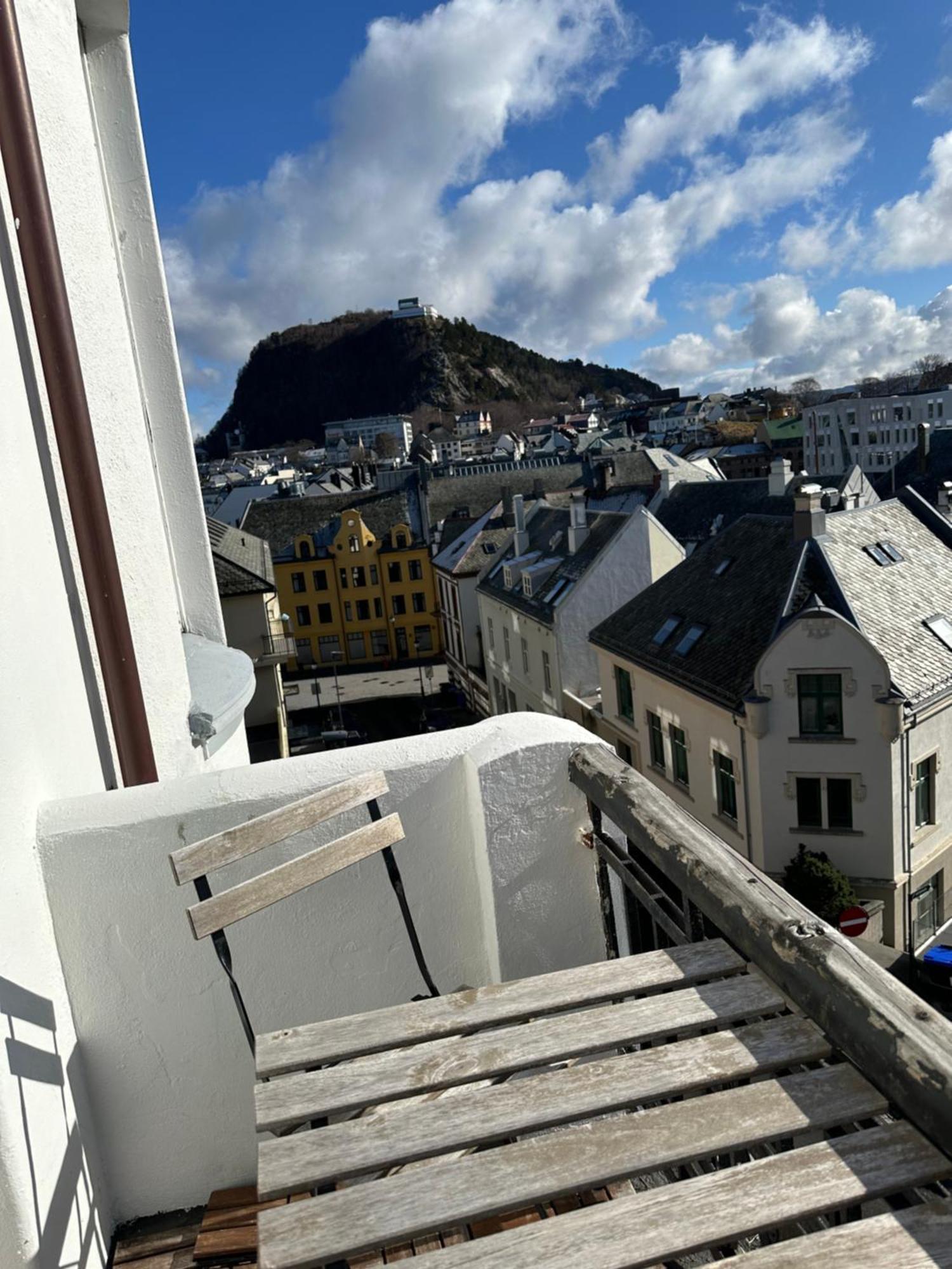 Stylish Big Jugend Art Nouveau Apartment With Balcony Heart Of Ålesund Buitenkant foto