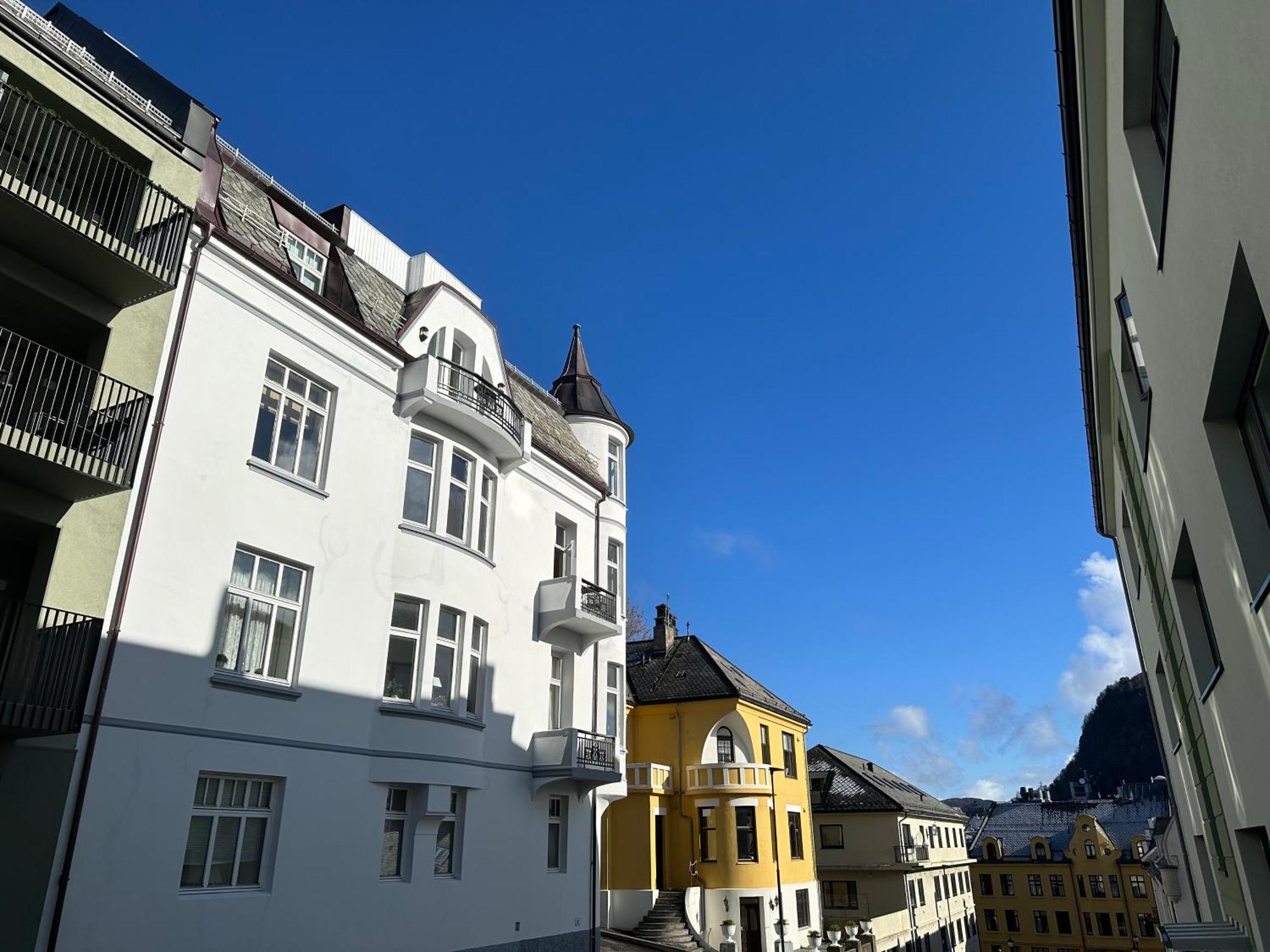 Stylish Big Jugend Art Nouveau Apartment With Balcony Heart Of Ålesund Buitenkant foto