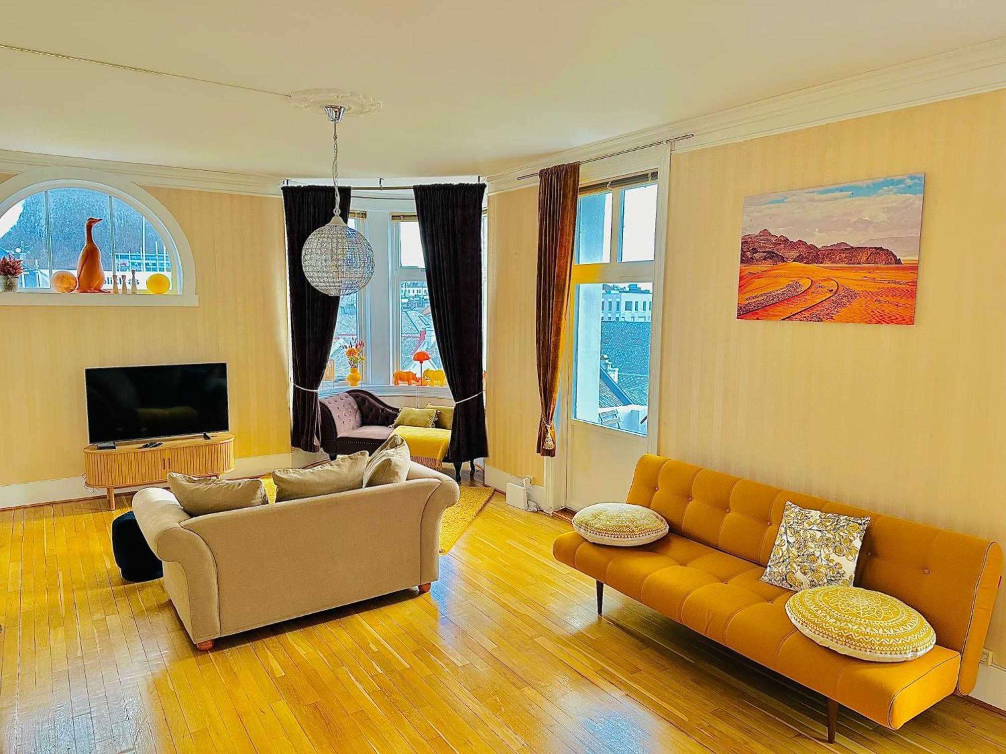 Stylish Big Jugend Art Nouveau Apartment With Balcony Heart Of Ålesund Buitenkant foto